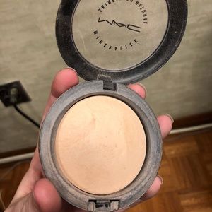 MAC mineralized skinfinish-lightly used
